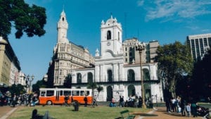 Cabildo de Buenos Aires visto da Plaza de Mayo, em Buenos Aires