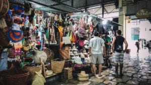 Venda de artesanatos no Mercado Municipal de Manaus