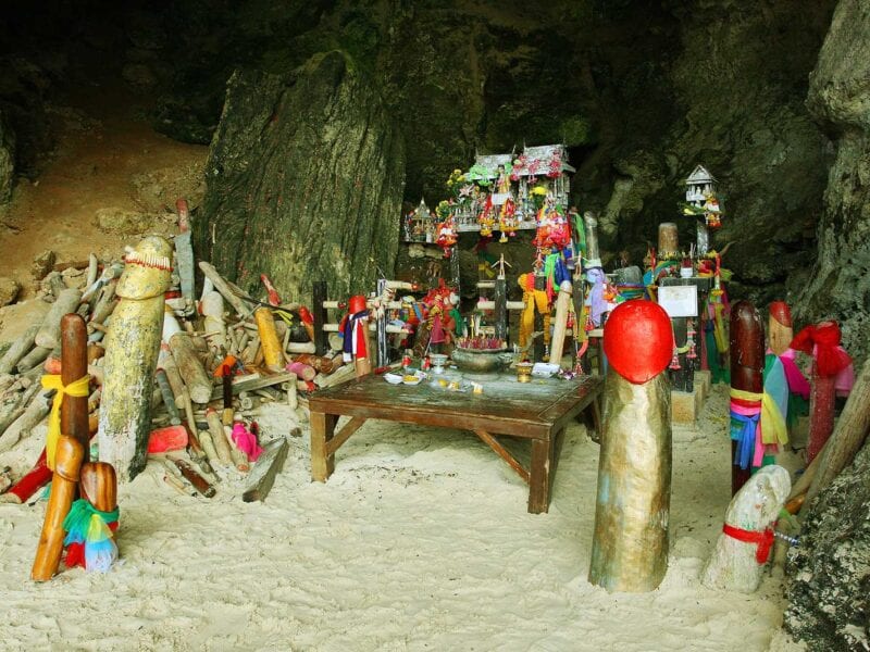 Phranang Cave: o templo dos pênis na Tailândia
