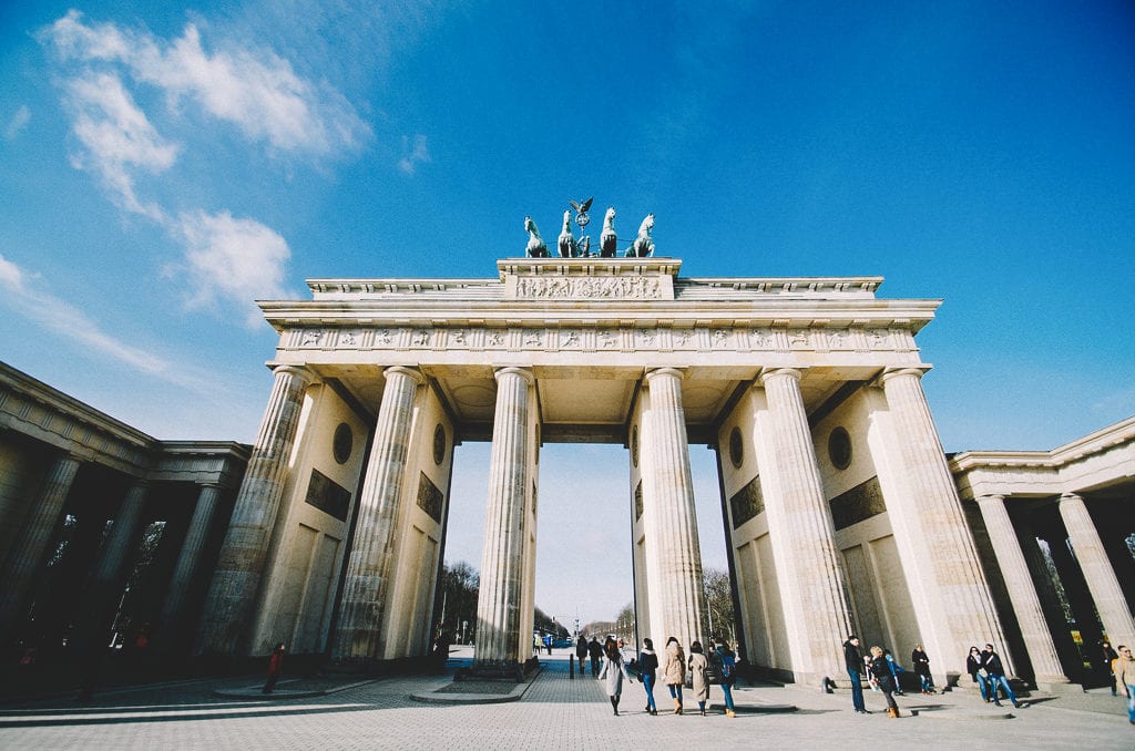 Não é preciso pagar nada para ver e fotografar o Portão de Brandemburgo, um dos principais cartões postais de Berlim, na Alemanha
