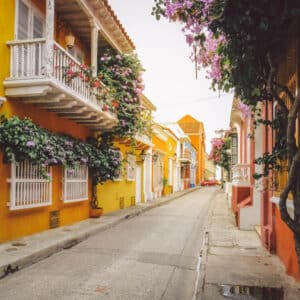 Casas coloridas embelezam as ruas de Cartagena, na Colômbia