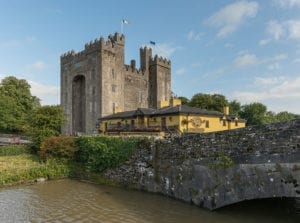 Bunratty Castle é uma das atrações de Limerick, cidade irlandesa que pode ser conhecida em um bate e volta a partir de Dublin