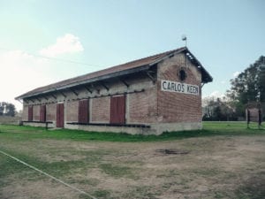 Antiga estação ferroviária em Carlos Keen, na Argentina. Um bate e volta a partir de Buenos Aires