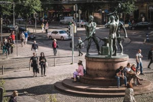 Three Smiths, ou Três Ferreiros, símbolo da nação e ponto de encontro em Helsinque