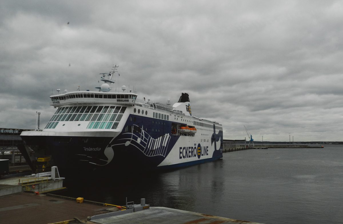 Viagem de ferry entre Tallinn e Helsinque