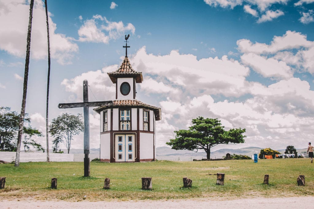 A singela capela Nossa Senhora do Rosário é cartão postal de Milho Verde, em Minas Gerais