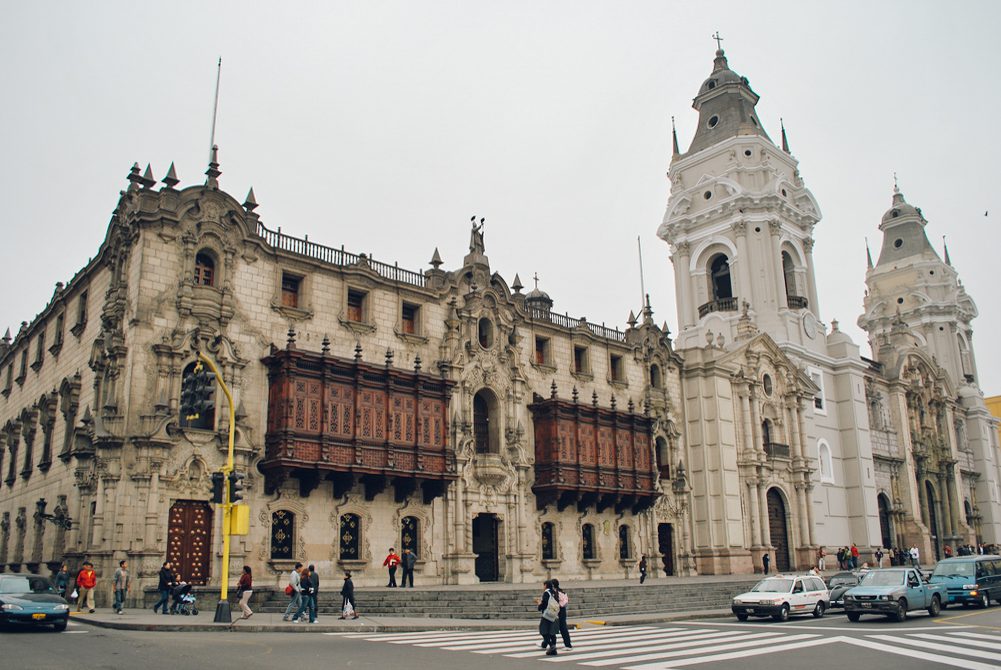 A Catedral de Lima e o Palácio Arquiepiscopal, no coração da capital peruana