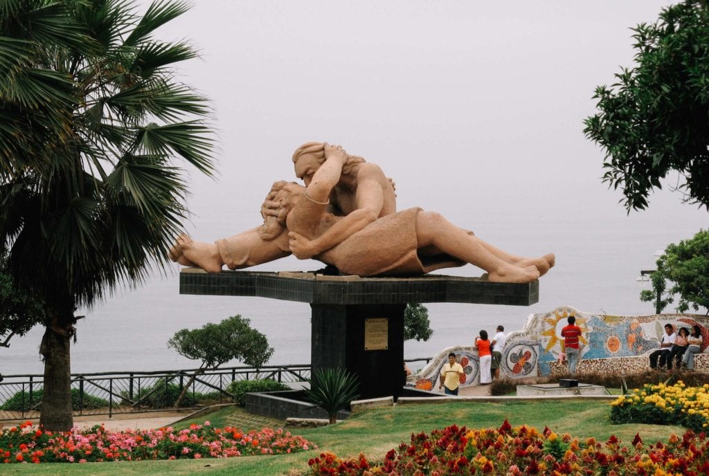 O Parque del Amor é um dos principais cartões postais de Lima, no Peru. Fica no bairro Miraflores