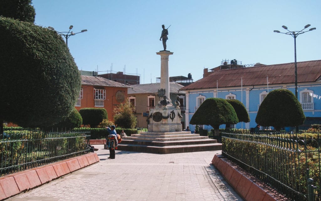 Parque Pino, uma charmosa praça no coração de Puno, Peru