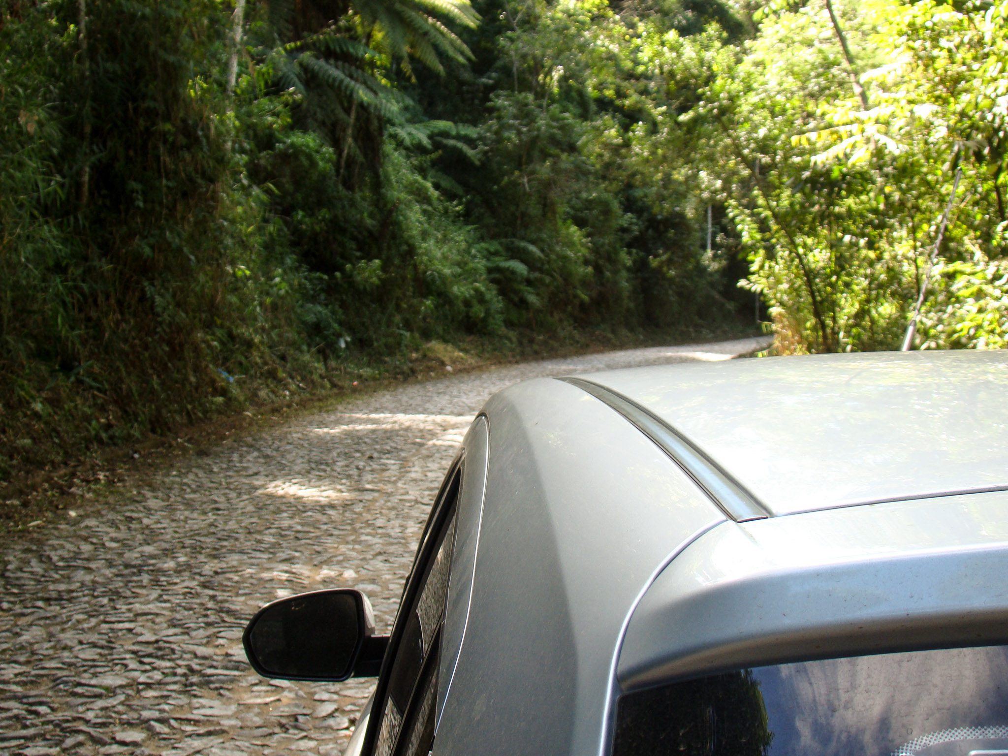 Trecho da estrada para Santana dos Montes, Minas Gerais, Brasil