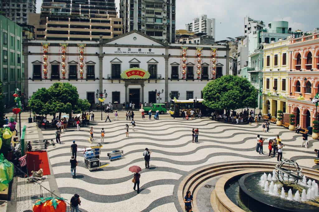 Praça de Macau, com arquitetura semelhante a de outras colônias portuguesas