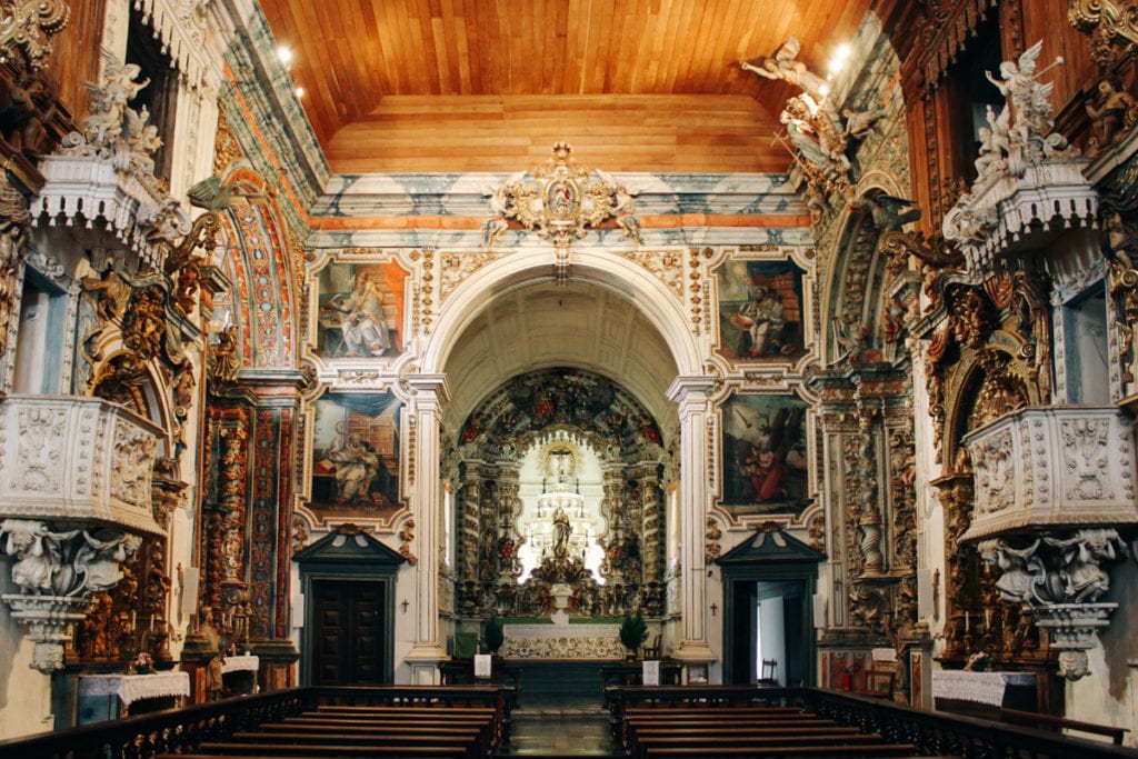 Interior da Matriz de Nossa Senhora da Conceição, em Catas Altas, Minas Gerais