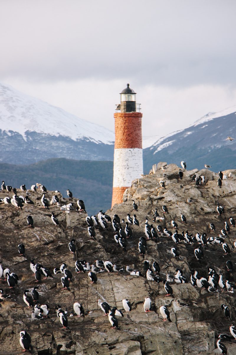 Aproximação do Farol do Fim do Mundo durante a navegação no Canal de Beagle, em Ushuaia