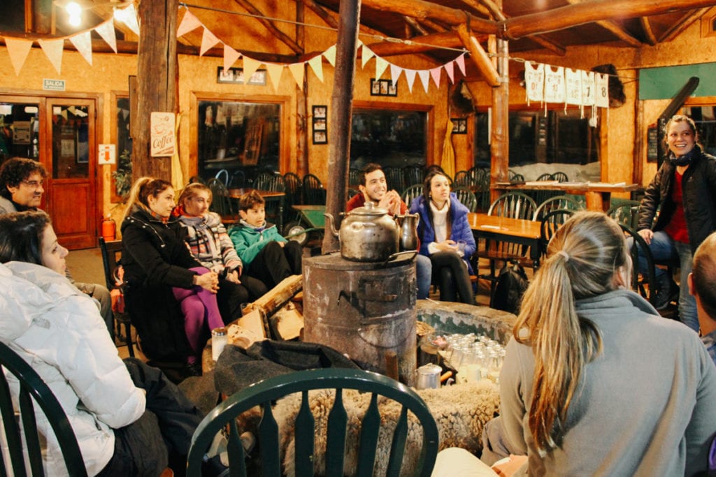 Visitantes reunidos para o Silencio Andino em Llanes del Castor, Ushuaia