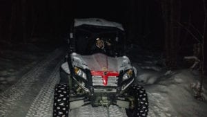 Dirigindo na neve durante a excursão Silencio Andino em Llanos del Castor