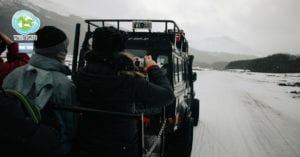 Frio cortante na parte externa do Jeep durante o Full Day Nieve em Tierra Mayor, Ushuaia