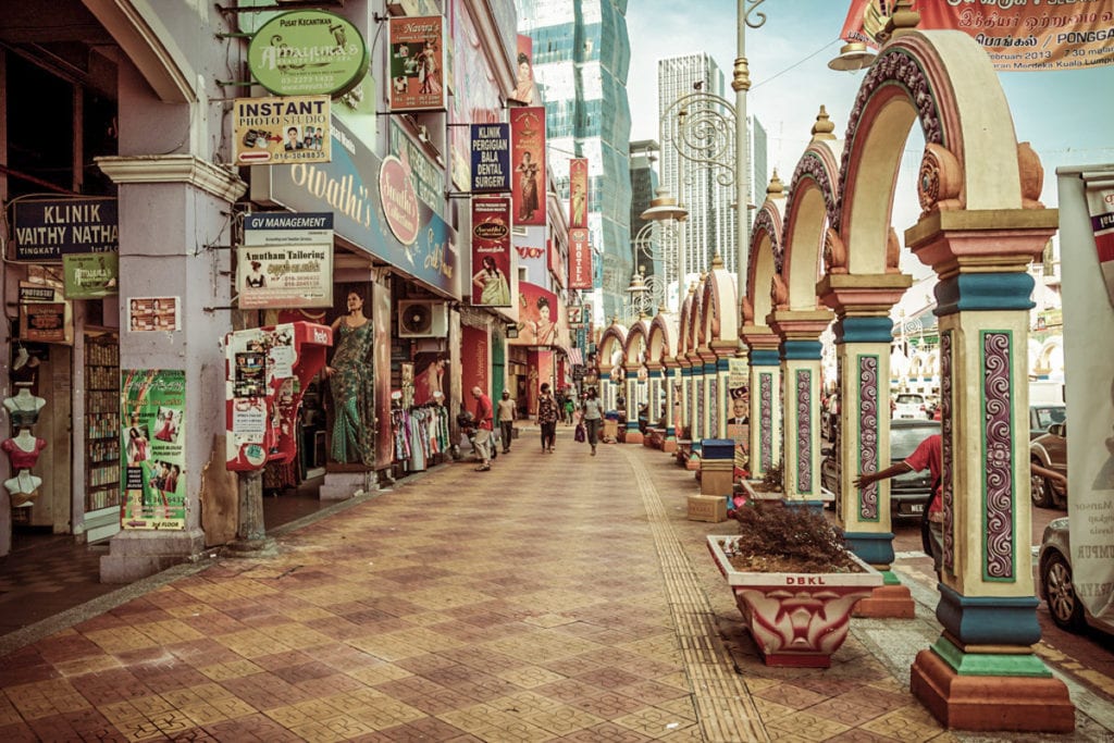 Arcos coloridos em Little India, Kuala Lumpur, Malásia