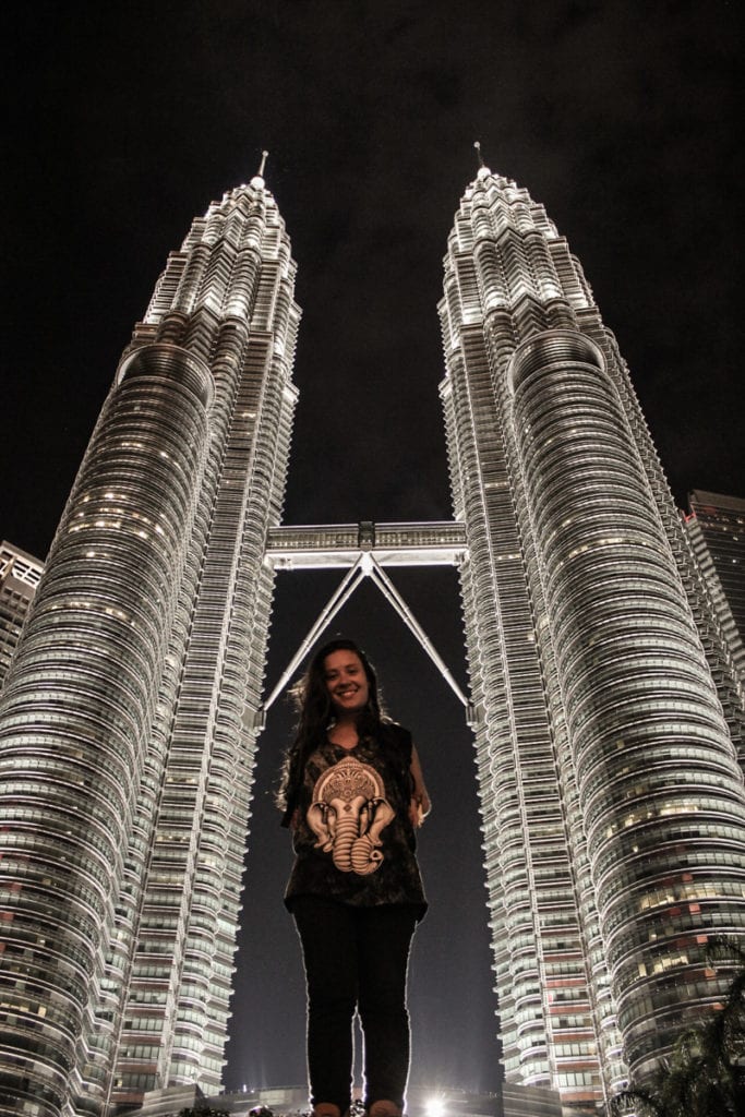 A base é o melhor lugar para ver e fotografar as Petronas Towers em Kuala Lumpur