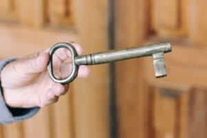 A chave da Matriz de São José está em posse de moradores locais. Basta encontrá-los para visitar o interior da igreja
