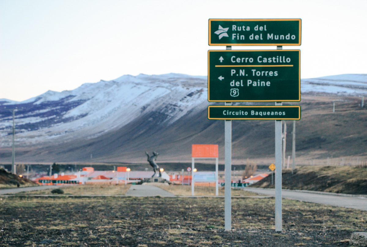 Estrada a caminho do Parque Nacional Torres del Paine, Chile