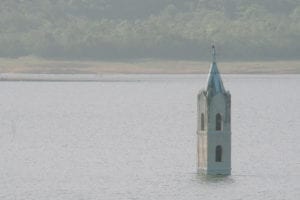 Igreja submersa na represa de São Bento, em Siderópolis, Santa Catarina