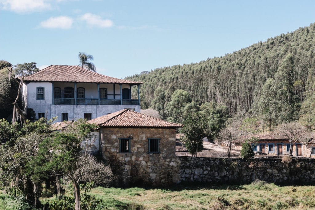 Fazenda da Pedra em Santana dos Montes, um dos últimos exemplares da arquitetura bandeirista em Minas Gerais