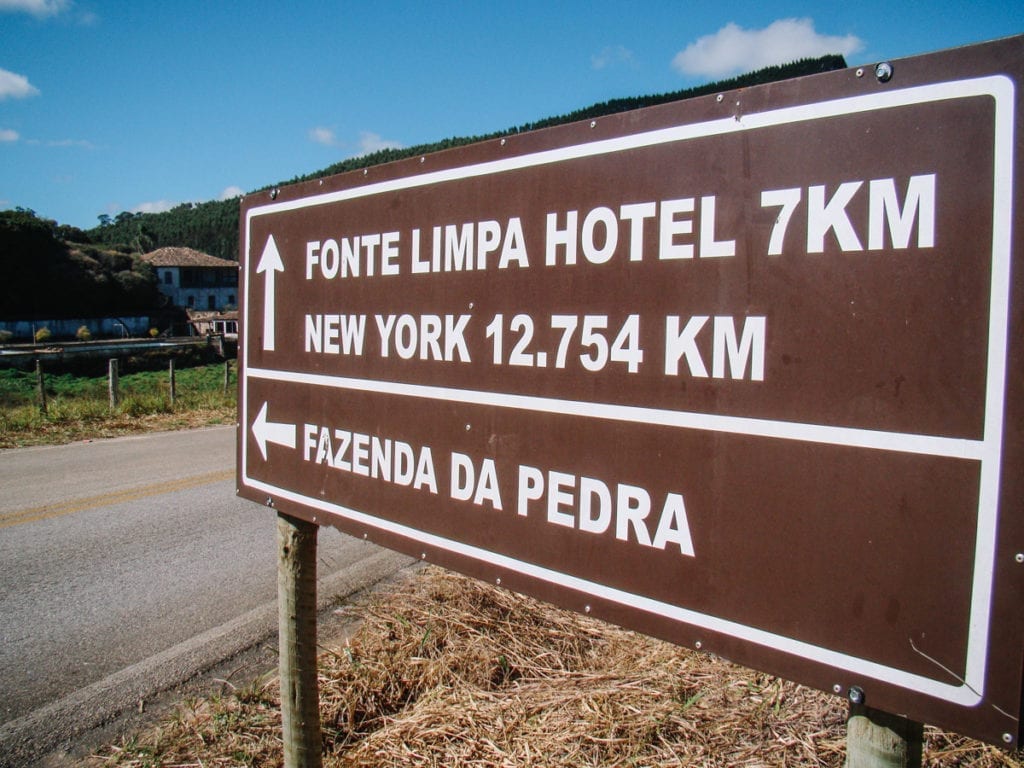 Placa engraçada em Santana dos Montes, Minas Gerais