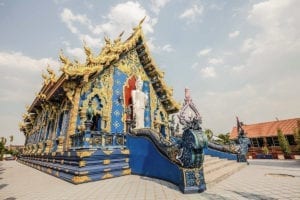 Wat Rong Suaten, o templo azul em Chiang Rai, Tailândia