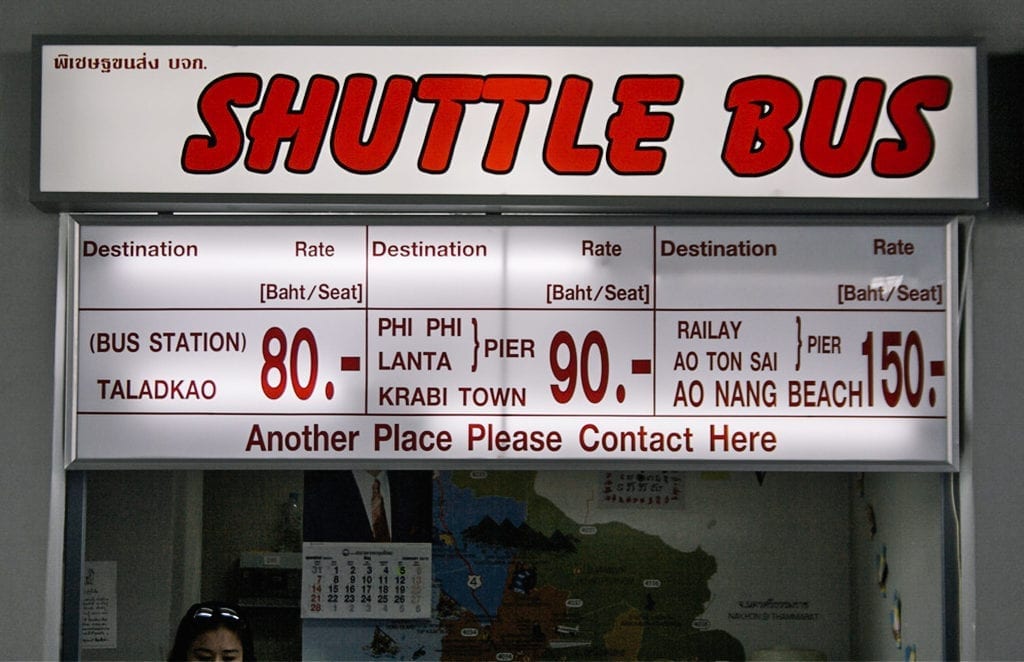 Serviço de ônibus no aeroporto de Krabi, na Tailândia