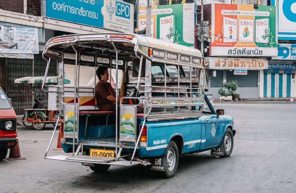 Songthaew, transporte popular na Tailândia