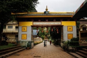 Entrada do Tiger Cave Temple, em Krabi Town, Tailândia