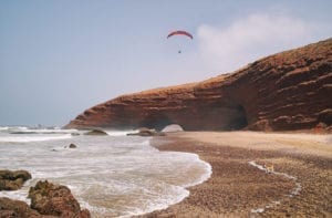 Praia e arcos de Legzira, no Marrocos