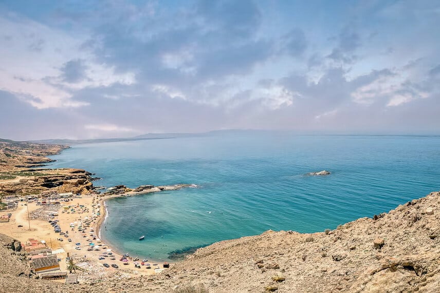 Nador é uma praia de águas cristalinas no Marrocos