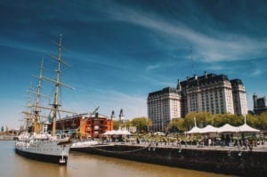 Como ir de Buenos Aires para Montevidéu de barco, ônibus, carro ou avião