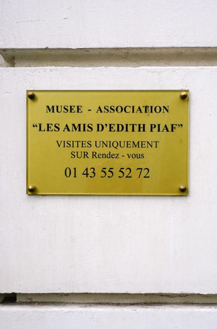 Placa do Museu Edith Piaf em Paris
