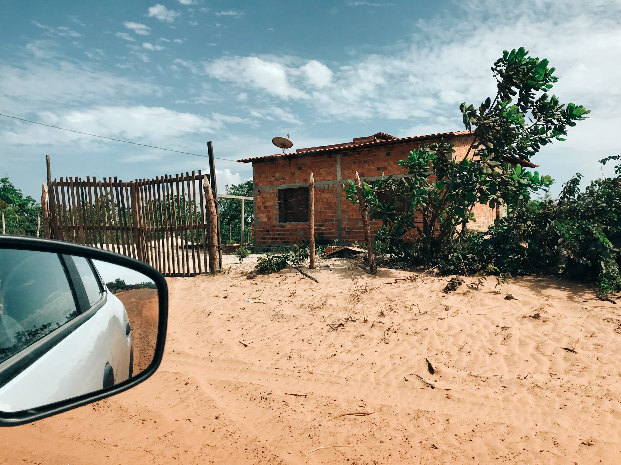 Início da estrada de Barreirinhas para Paulino Neves, Maranhão