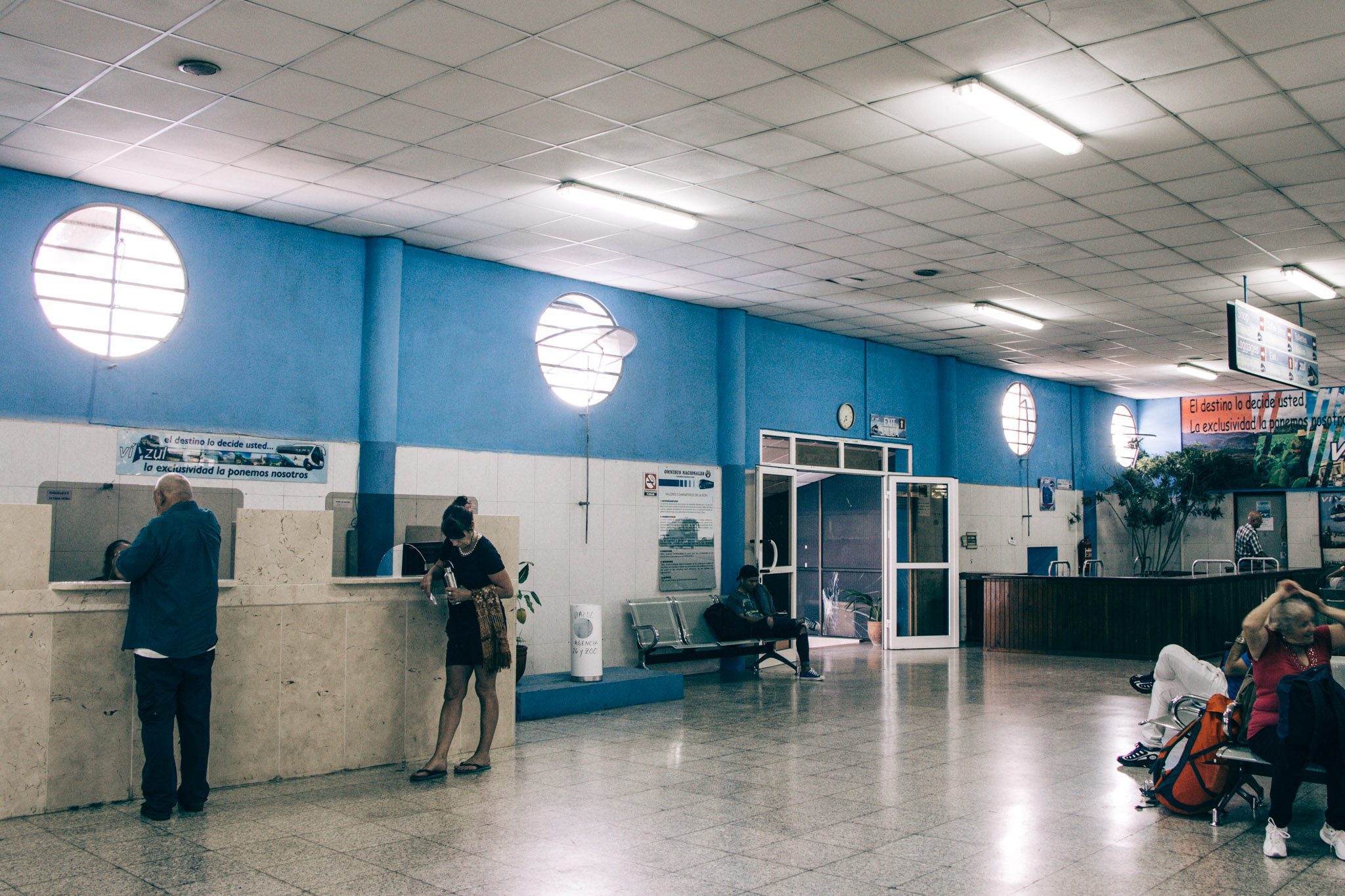 Guichê de atendimento para estrangeiros do terminal da Viazul em Havana, Cuba