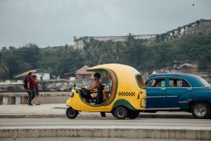 Cocotaxi, um meio de transporte muito conhecido em Cuba