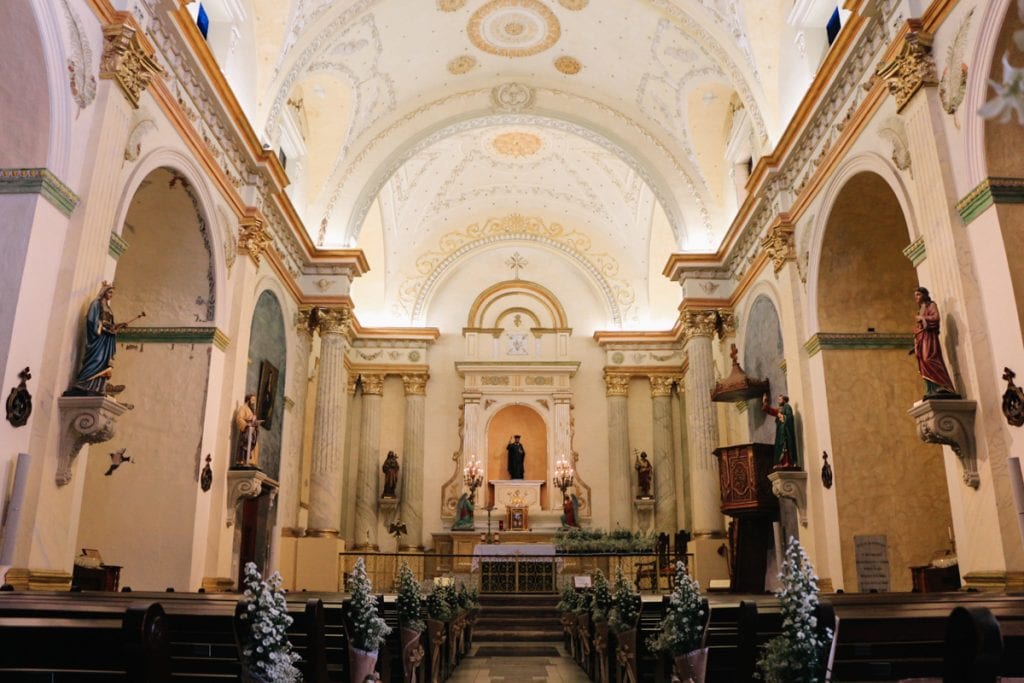 Interior da Iglesia San Felipe de Neri, no Casco Viejo, Cidade do Panamá
