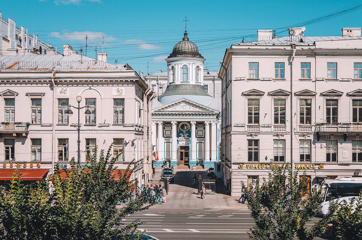 Atrações na Nevsky Prospekt, a principal avenida de São Petersburgo