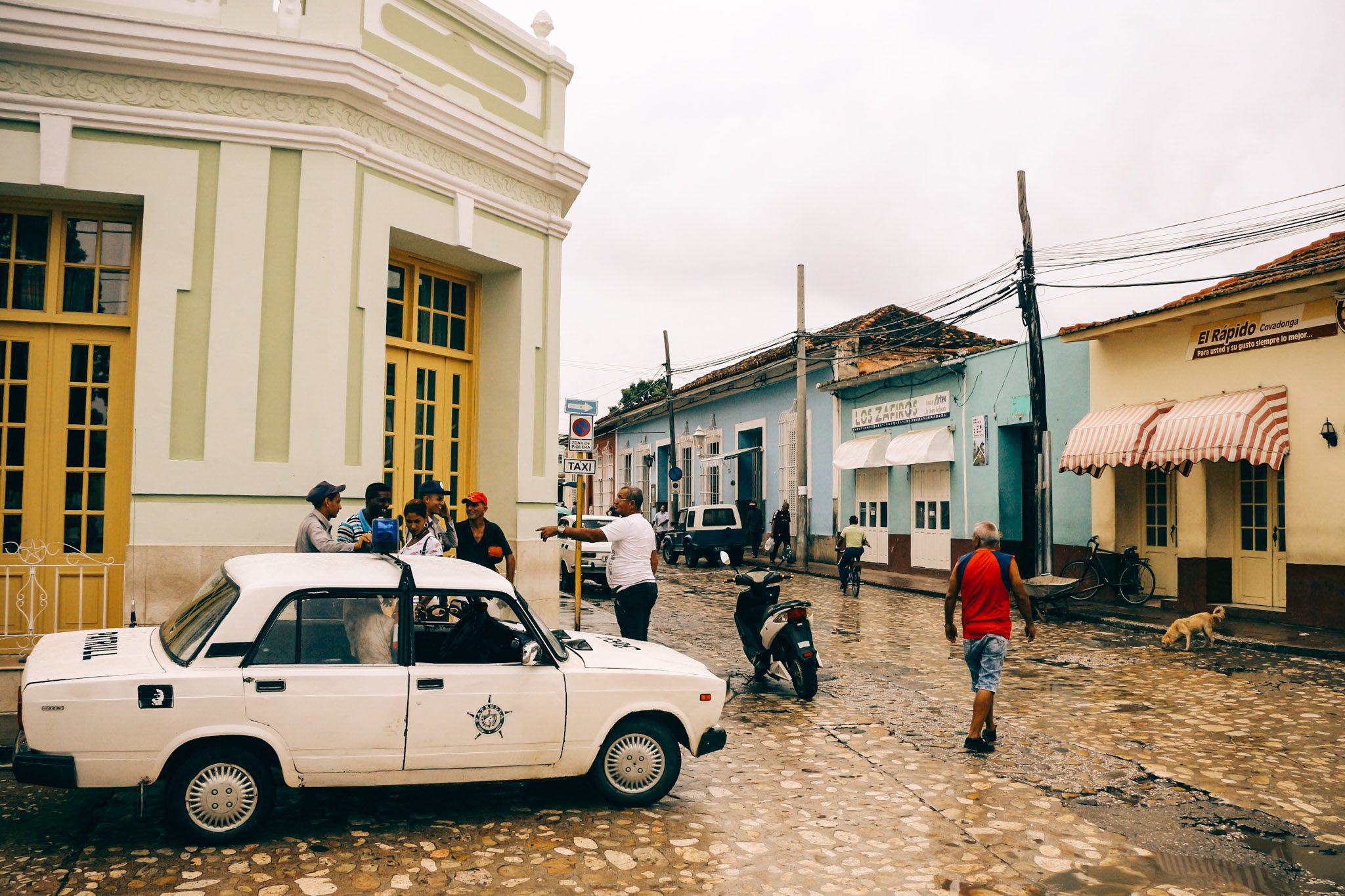 Calle Jesús María em Trinidad, Cuba, onde trocamos dinheiro
