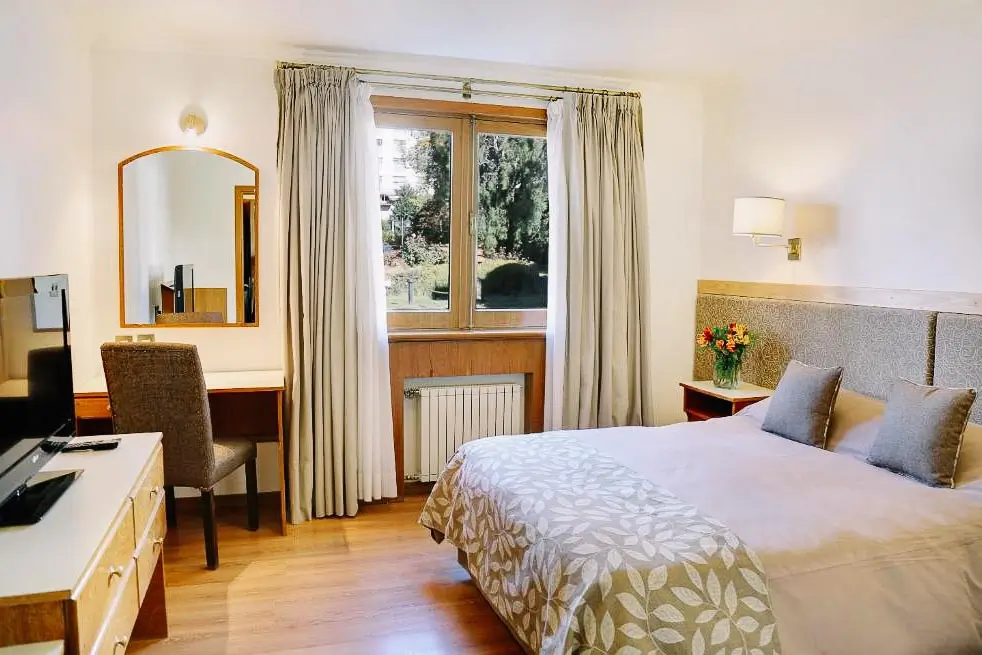 Tres Reyes é um hotel no Centro Cívico de Bariloche que tem vista para o lago