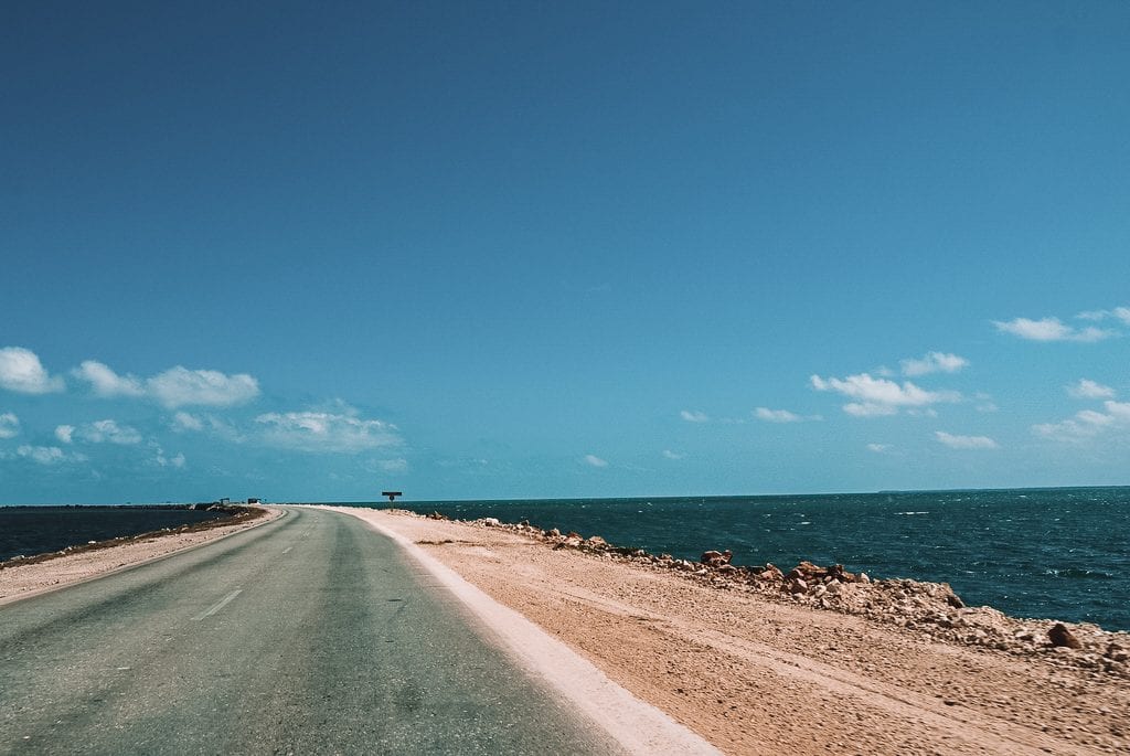 Pedraplén, estrada sobre o mar que leva até Cayo Santa María, Cuba