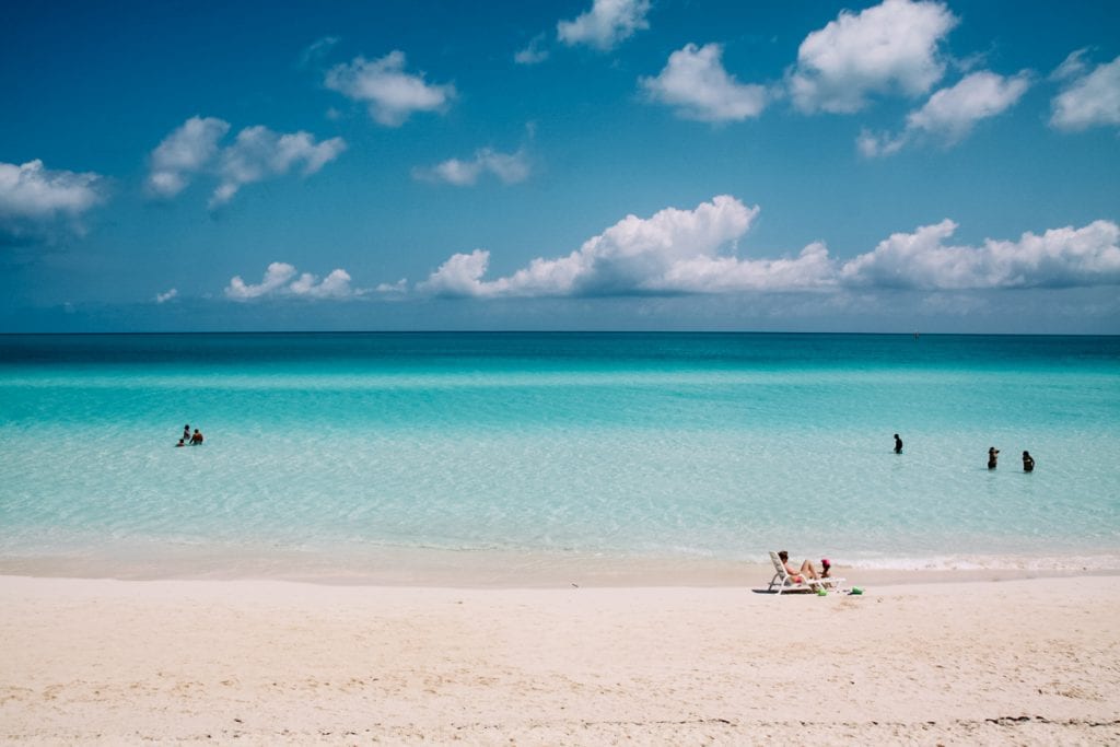 Praia de água cristalina em Cayo Santa María, Cuba