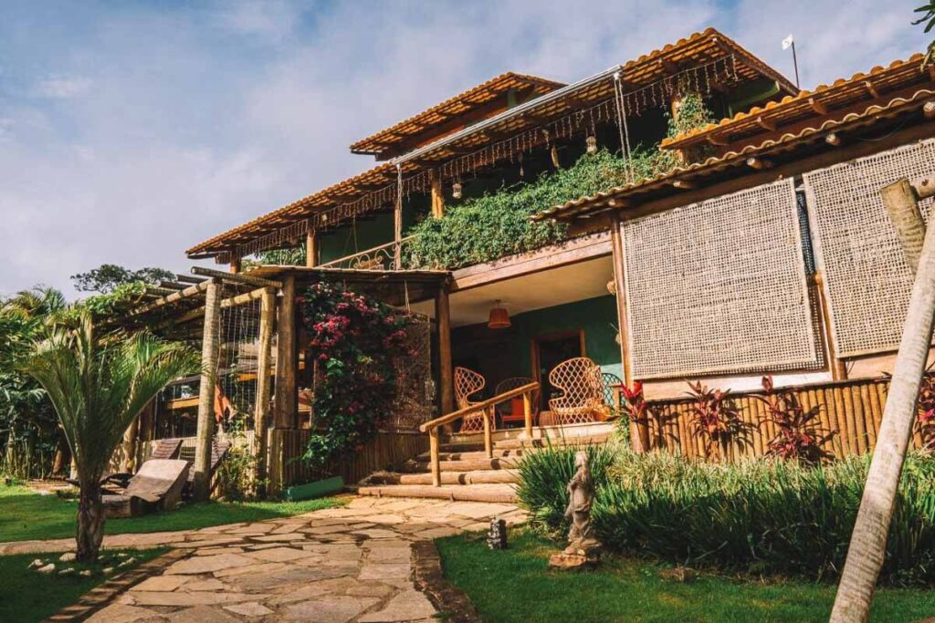 Casa da Lua é uma hospedagem em Alto Paraíso que combina sofisticação e rusticidade