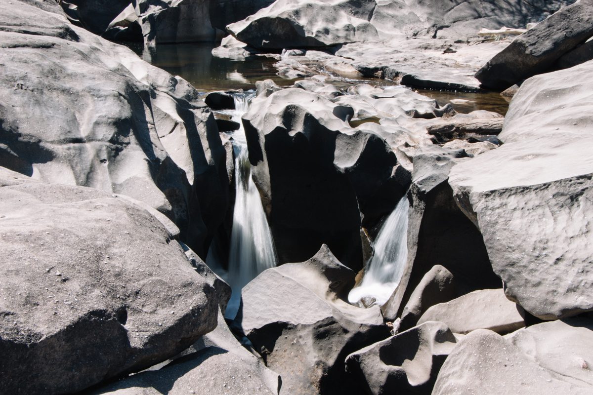 Cachoeiras em meio aos cânions do Vale da Lua, Chapada dos Veadeiros