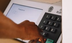 Como votar no exterior