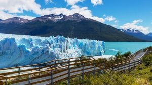 Um dos passeios é feito em Perito Moreno, Glaciarium e GlacioBar