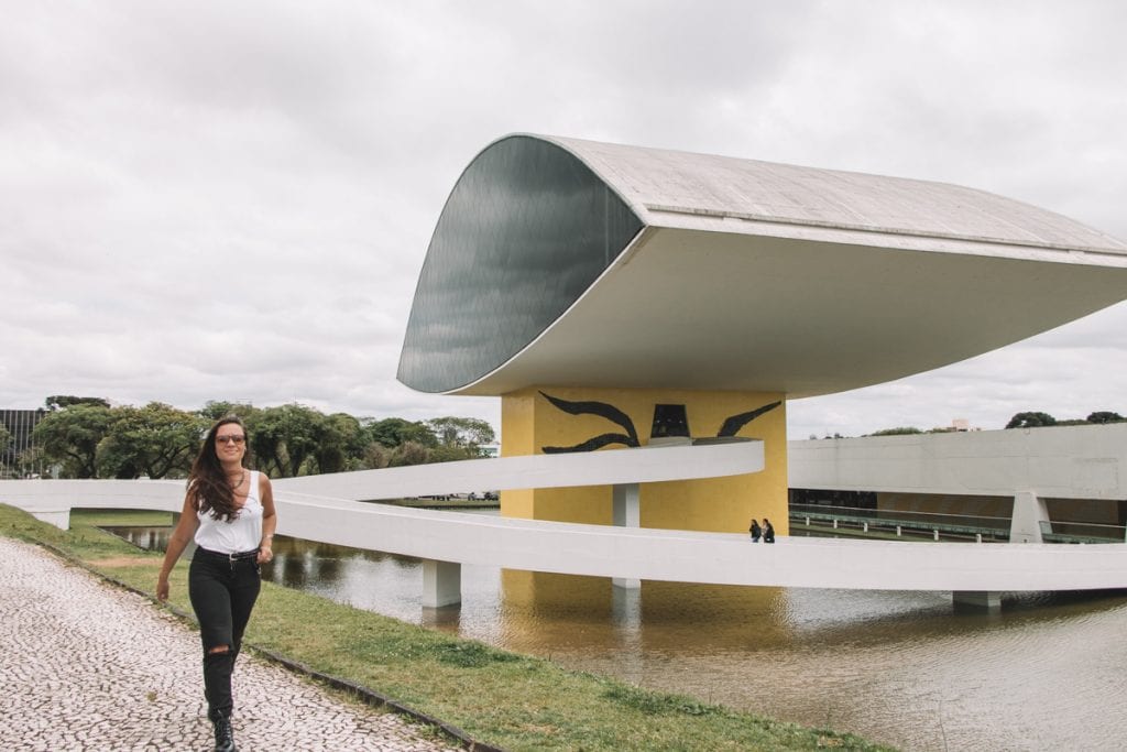 Museu Oscar Niemeyer, um dos principais pontos turísticos de Curitiba