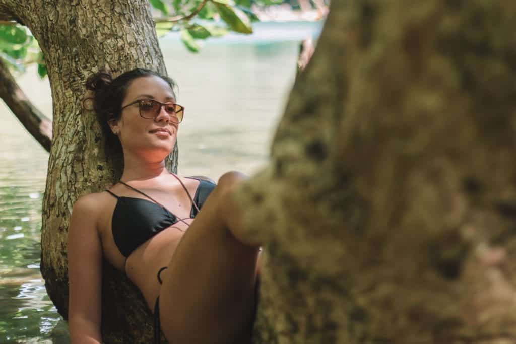 Gisele relaxando na Lagoa Azul de Port Antonio, Jamaica